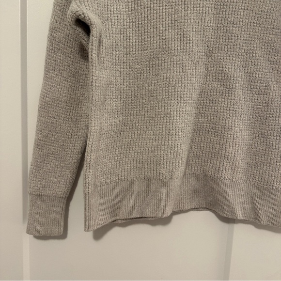 Wilfred Free Beige Waffle Knit Crew Neck Sweater Size XXS Women’s 100% Wool - Picture 2 of 12
